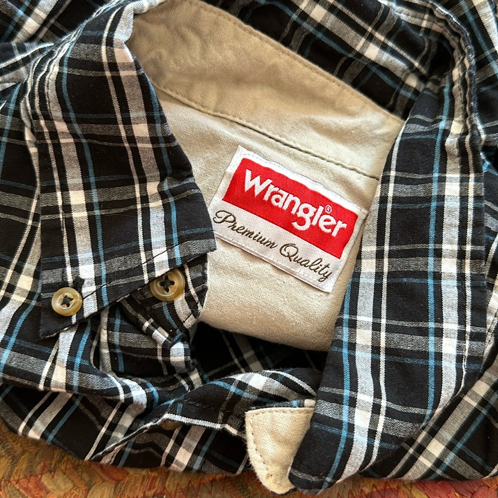 WRANGLER BLUE & BLACK PLAID SHORT SLEEVE SINGLE POCKET WESTERN BUTTON UP - Picture 2 of 5